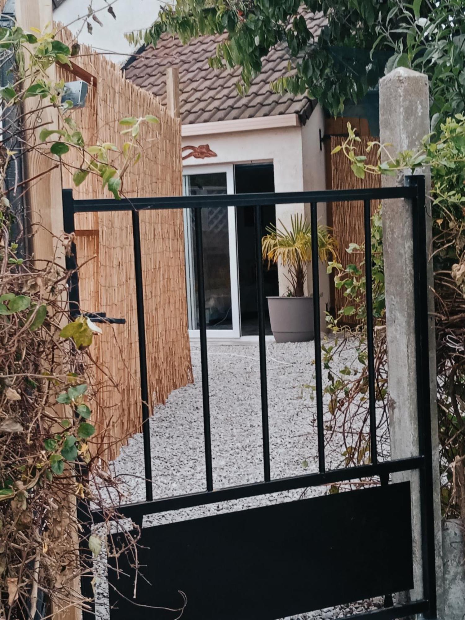 La Salamandre Saint-Come-de-Fresne Exterior photo